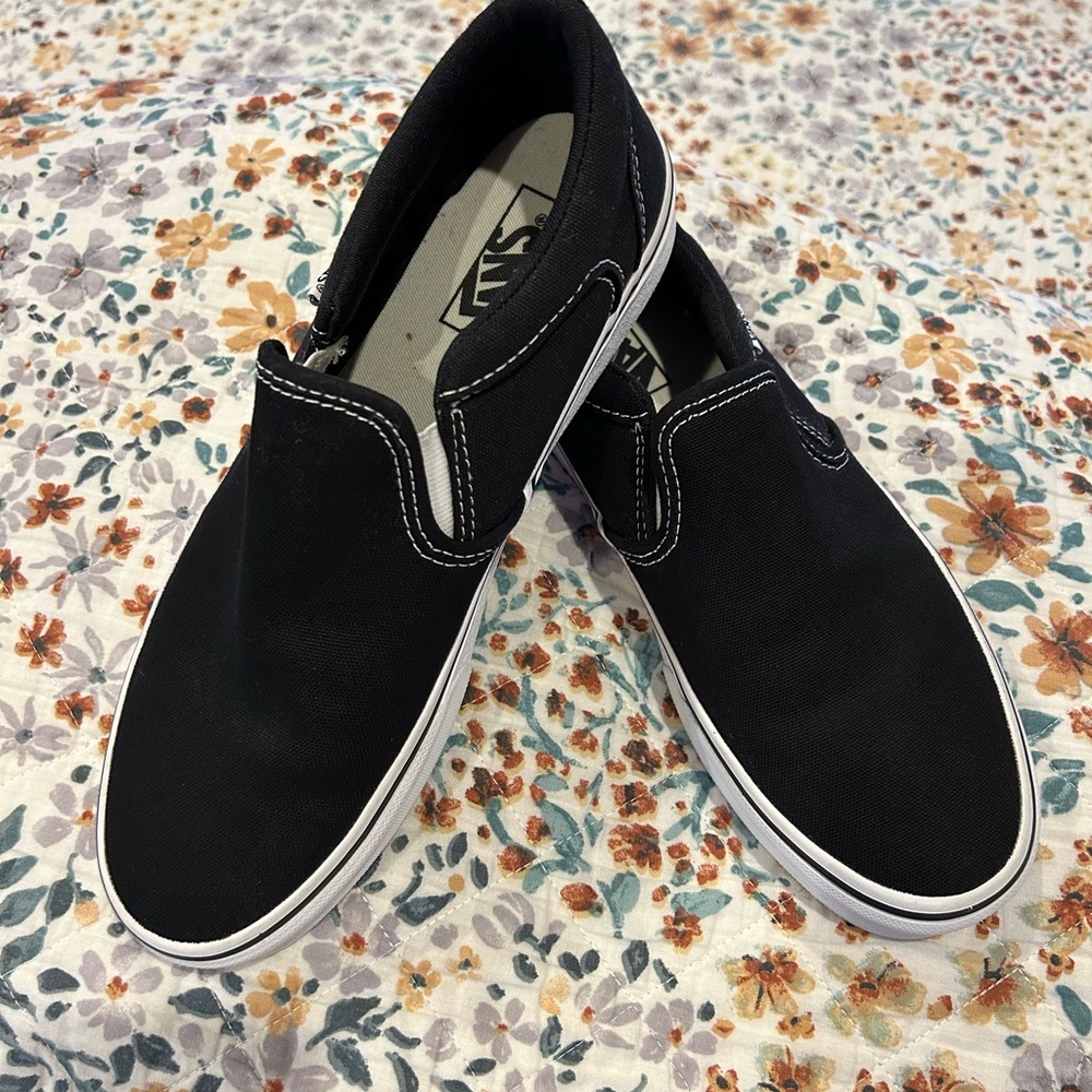 NEW Van’s Off The Wall slip on shoes